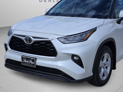 Used 2020 Toyota Highlander LE AWD/4WD image 35