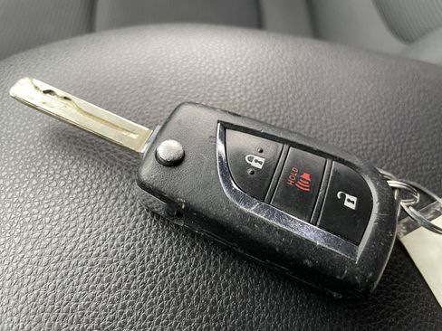 Used 2019 Toyota RAV4 LE AWD/4WD image 33