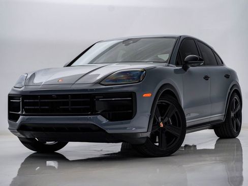 Certified 2025 Porsche Cayenne GTS AWD/4WD image 1