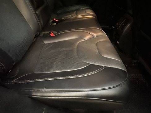 Used 2019 Jeep Cherokee Limited image 12