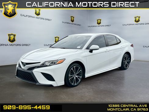 Used 2020 Toyota Camry SE w/ Carpet Mat Package FWD image 1