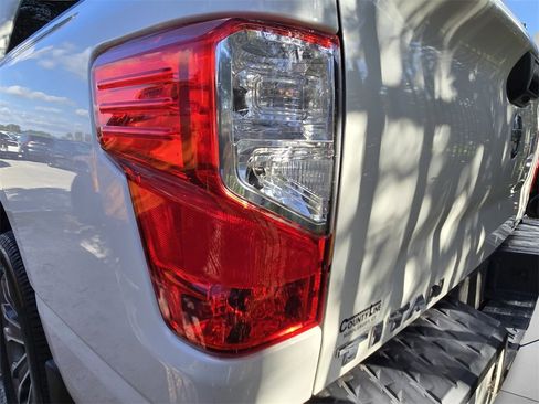 Used 2017 Nissan Titan SL image 7