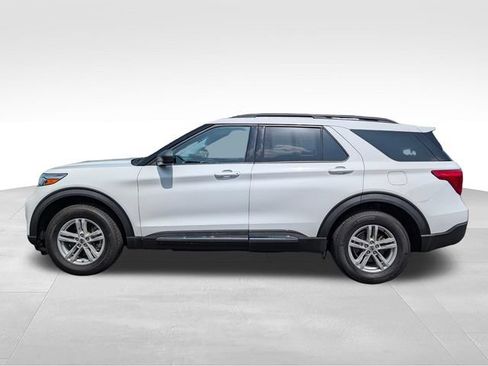 Used 2021 Ford Explorer XLT AWD/4WD image 4
