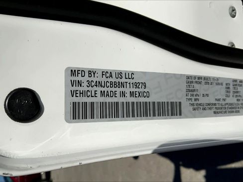 Certified 2022 Jeep Compass Latitude image 30