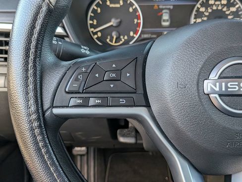 Used 2025 Nissan Altima 2.5 SV FWD image 17