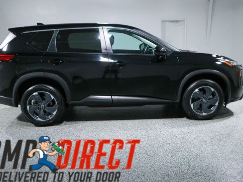 Used 2024 Nissan Rogue SV AWD/4WD image 6