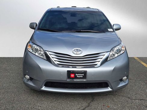 Used 2014 Toyota Sienna Limited image 8