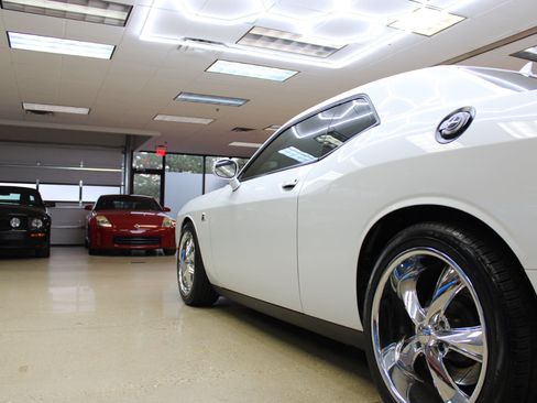 Used 2016 Dodge Challenger R/T Scat Pack w/ Leather Interior Group image 22