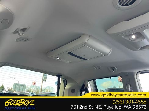 Used 2013 Chrysler Town & Country Touring-L w/ Driver Convenience Group image 25