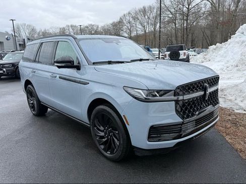 Used 2025 Lincoln Navigator Reserve w/ Jet Appearance Package image 15