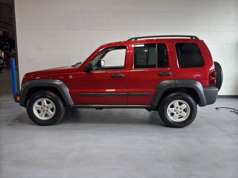 Used 2007 Jeep Liberty Sport AWD/4WD image 2