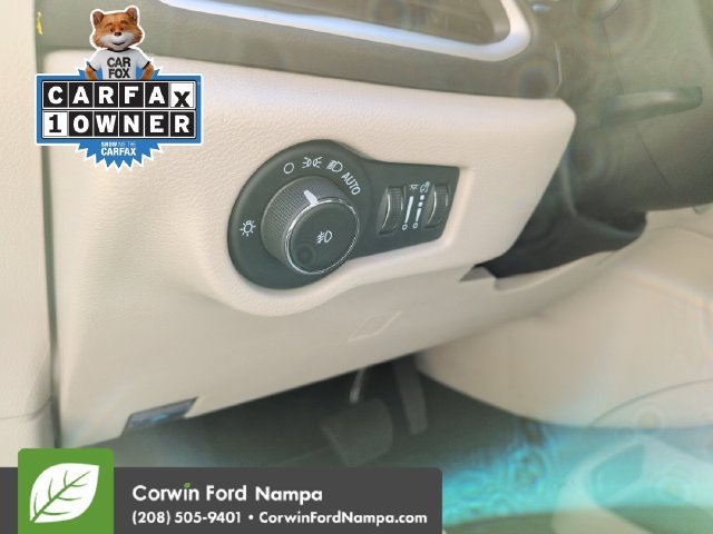 Used 2024 Chrysler Pacifica Touring-L FWD image 13