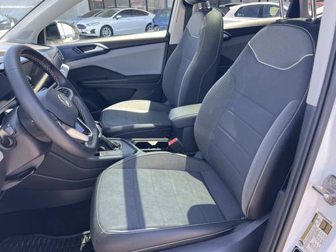 Certified 2023 Volkswagen Taos SE w/ Panoramic Sunroof Package FWD image 18