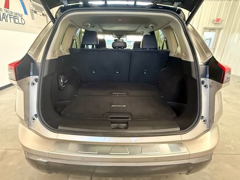 Used 2025 Nissan Rogue SL w/ Tech Package image 17