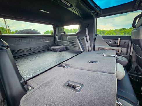Used 2025 GMC Hummer EV 2X w/ LPO, Illumination Package AWD/4WD image 44