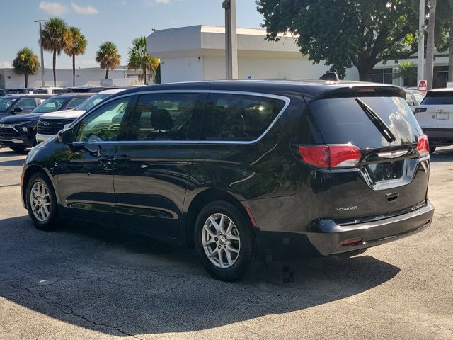 Used 2023 Chrysler Voyager LX FWD image 5