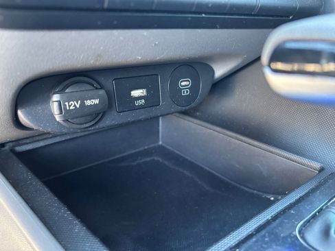 Used 2024 Hyundai Elantra SE image 27