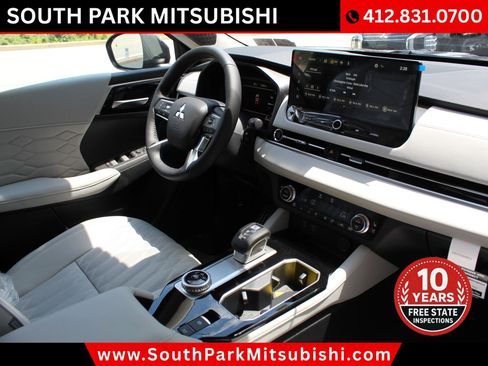 New 2025 Mitsubishi Outlander AWD image 10