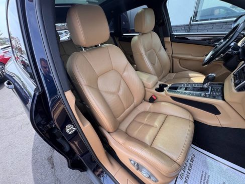 Used 2018 Porsche Macan AWD/4WD image 30