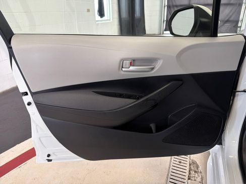 Used 2021 Toyota Corolla LE FWD image 23