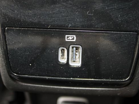 Used 2025 Jeep Compass Latitude w/ Sun & Sound Group AWD/4WD image 17