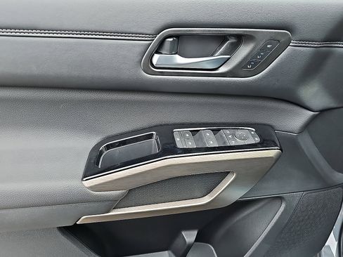 New 2025 Nissan Pathfinder Platinum w/ Cargo Package image 8