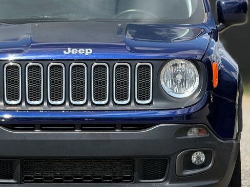 Used 2018 Jeep Renegade Latitude w/ Cold Weather Group AWD/4WD image 12