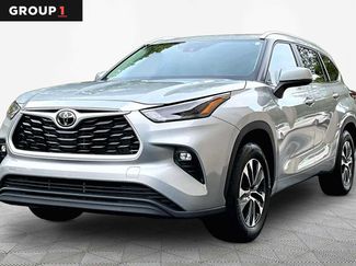 Used 2023 Toyota Highlander XLE FWD video 1