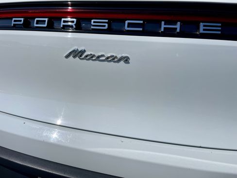 Used 2022 Porsche Macan AWD/4WD image 39