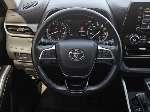 Used 2021 Toyota Highlander XLE image 14