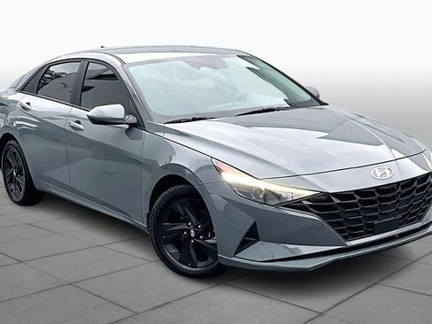 Used 2022 Hyundai Elantra SEL w/ Convenience Package image 3