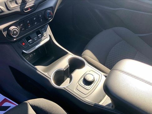 Used 2020 GMC Terrain SLE FWD image 16