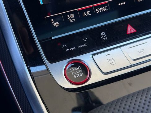 New 2026 Audi SQ7 Prestige AWD/4WD image 31