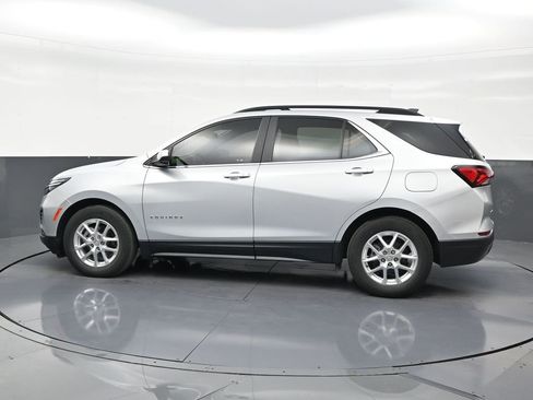Used 2022 Chevrolet Equinox LT FWD image 2