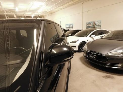 Used 2017 Land Rover Range Rover Sport SE image 14