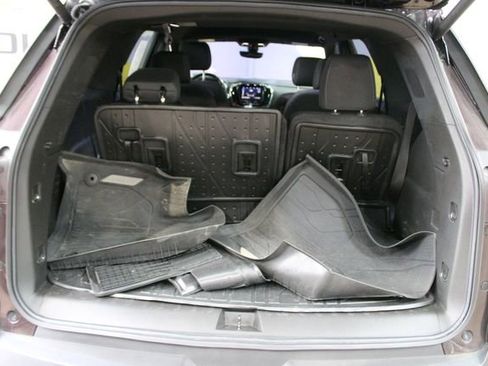 Used 2022 Chevrolet Traverse LT FWD image 13