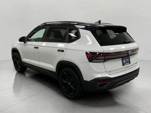 Certified 2025 Volkswagen Taos SE image 6