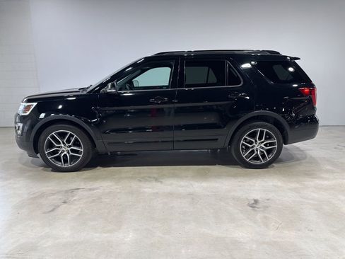 Used 2017 Ford Explorer Sport w/ Equipment Group 401A AWD/4WD image 4