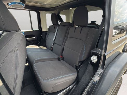 Used 2023 Jeep Wrangler Unlimited Rubicon 4xe w/ Cold Weather Group AWD/4WD image 19
