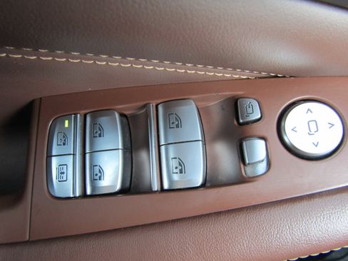 Used 2020 BMW X7 M50i w/ Dynamic Handling Package image 22