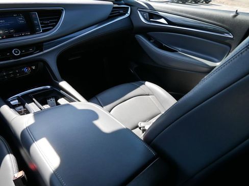 Used 2023 Buick Enclave Essence image 15