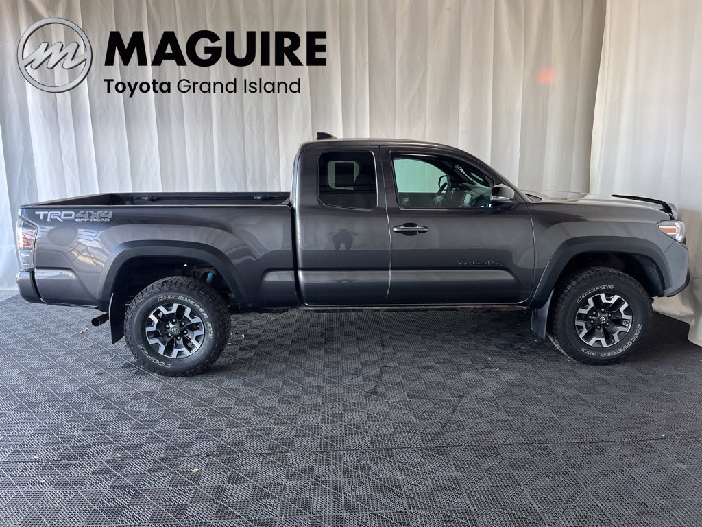 Used 2021 Toyota Tacoma TRD Off-Road w/ Technology Package AWD/4WD image 2