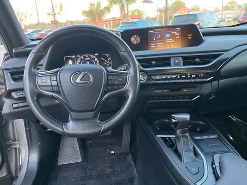 Used 2019 Lexus UX 200 w/ Premium Package image 17