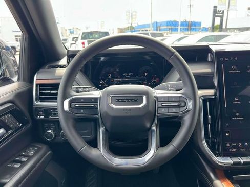 Used 2025 GMC Yukon XL Denali AWD/4WD image 15