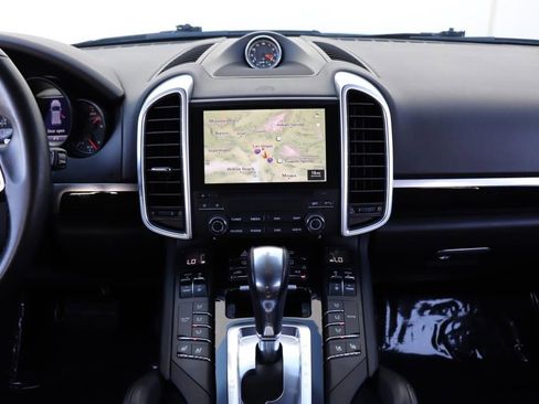 Used 2018 Porsche Cayenne Platinum Edition w/ Premium Package image 47