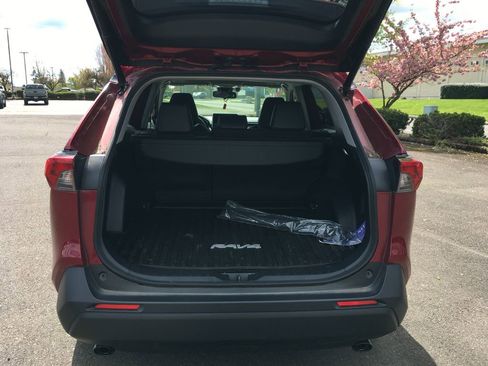 Used 2023 Toyota RAV4 XLE Premium image 6