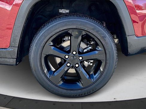 Used 2023 Jeep Grand Cherokee Altitude image 34