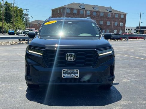 Used 2025 Honda Pilot Sport image 10
