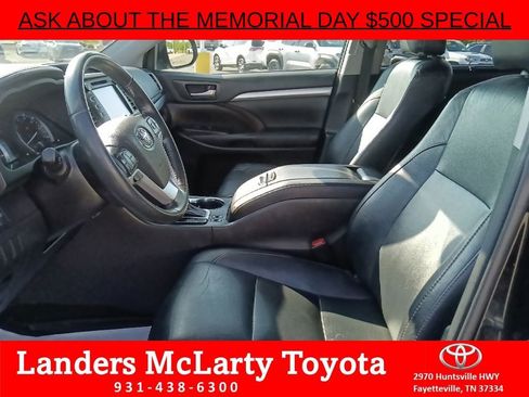 Used 2019 Toyota Highlander XLE AWD/4WD image 14