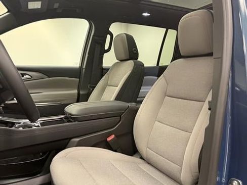 New 2026 Chevrolet Traverse LT w/ Sun and Wheel Package FWD image 24